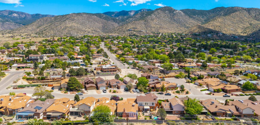 5019 Calle de Carino NE, Albuquerque, NM  87111