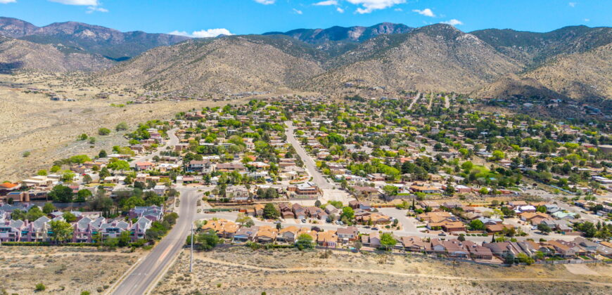 5019 Calle de Carino NE, Albuquerque, NM  87111